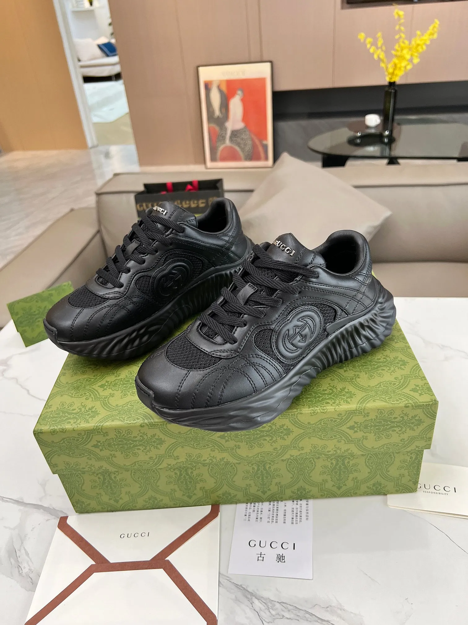 Men's men's shoes 💰780 Top version 🔝Original purchase and development [Love] This new sneaker adopts a thick-soled design, with stitched sheepskin upper and breathable mesh. Show full sense of technology. The 3D effect interlocking double G leather patch and Gucci letter metal accessories, two brand logo details, inject a dazzling texture into the overall design. The details are more substantial! ...